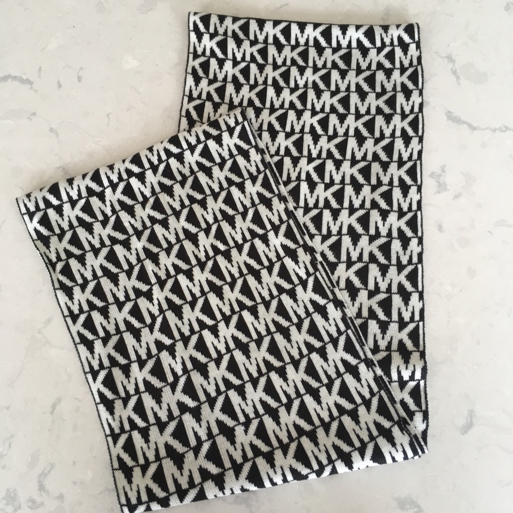 NWOT Michael Kors Infinity Scarf